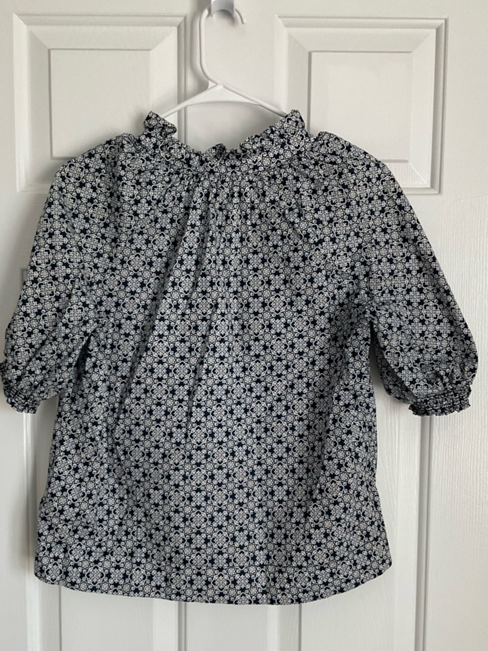 Luxury Brand AVARA XS Navy and White Summer Blouse - Picture 3 of 9